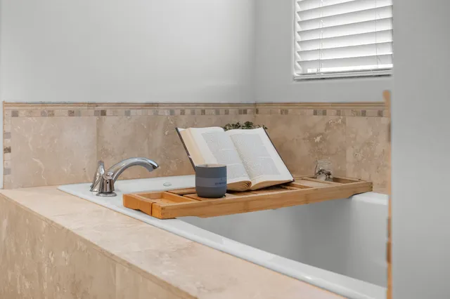 $1,998,000 | 12 Areca Place, Lahaina, HI 96761