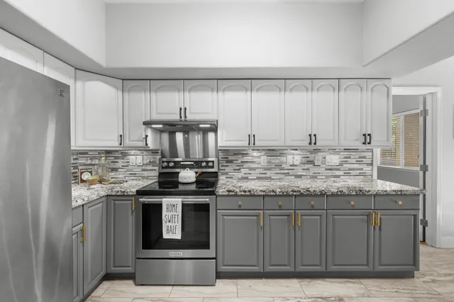 $1,998,000 | 12 Areca Place, Lahaina, HI 96761