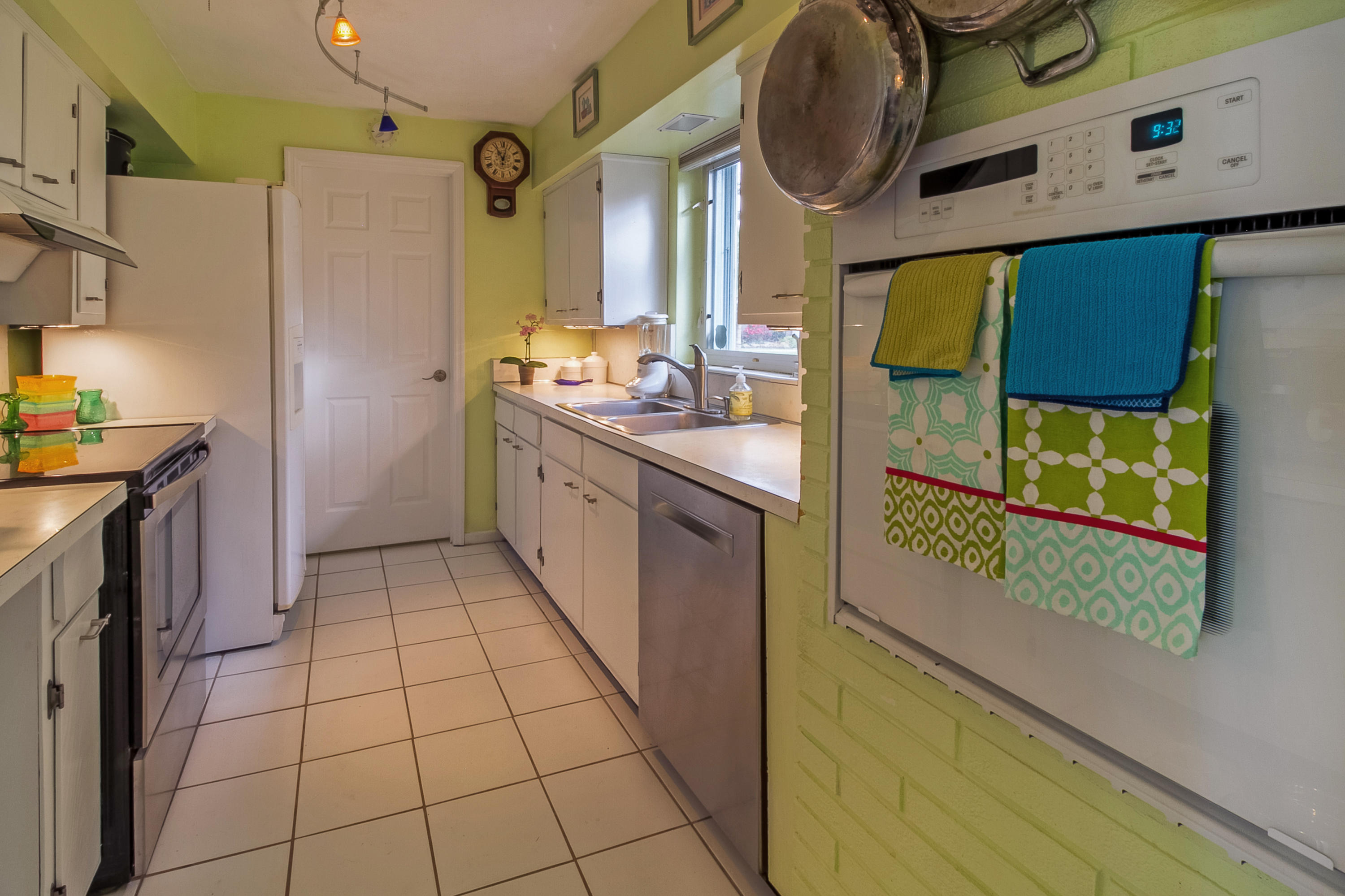 1200 Southwest 4th Avenue Boca Raton, FL 33432 - Photo 19 of 31 Galley Kitchen with window to Back Yard