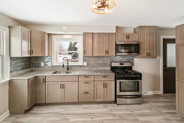 $299,700 | 191 Kathleen Lane, Chicago Heights, IL 60411