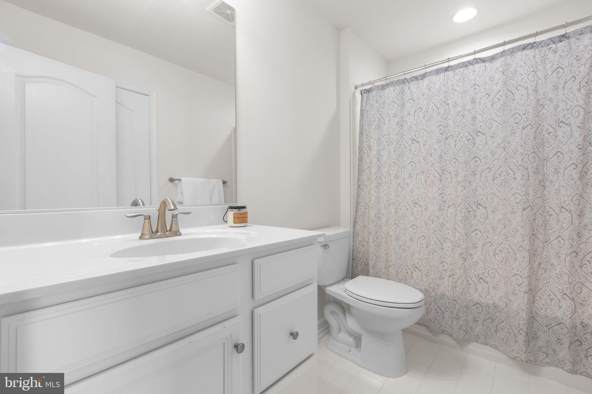 213 Hidden Brook Drive Fredericksburg, VA 22405 - Photo 28 of 55 Upstairs full bathroom