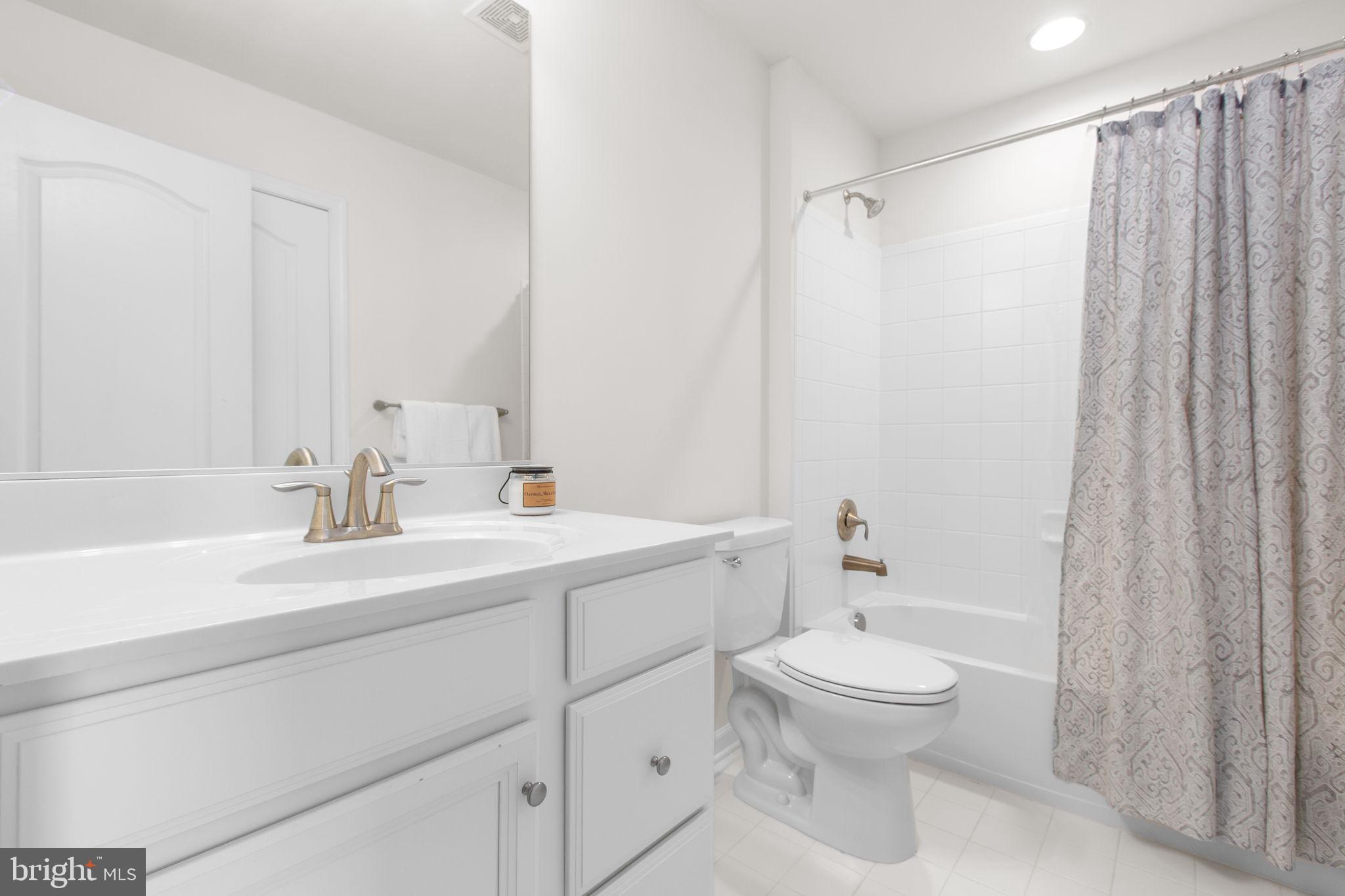 213 Hidden Brook Drive Fredericksburg, VA 22405 - Photo 29 of 55 Upstairs full bathroom