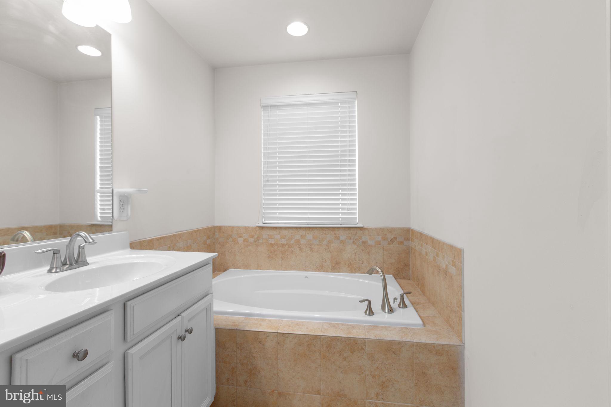 213 Hidden Brook Drive Fredericksburg, VA 22405 - Photo 36 of 55 Primary bathroom