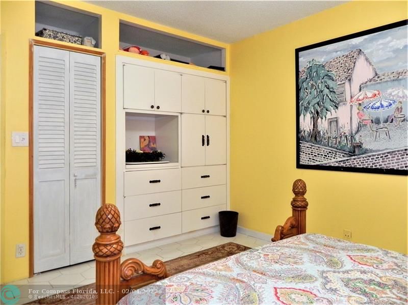 4350 Hillcrest Drive, Unit 212 Hollywood, FL 33021 - Photo 16 of 38 a bedroom with a bed and a painting on the wall