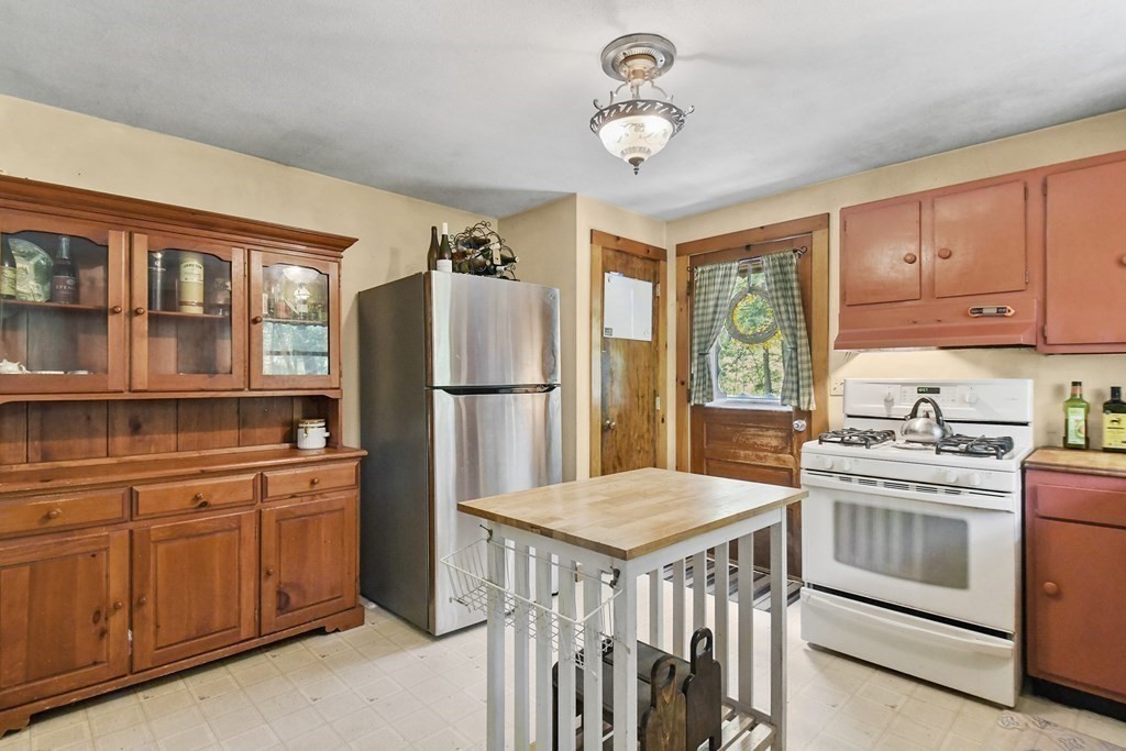 9 Number 6 Road Leverett, MA 01054 - Photo 7 of 26 a kitchen with a stove a refrigerator and a stove top oven