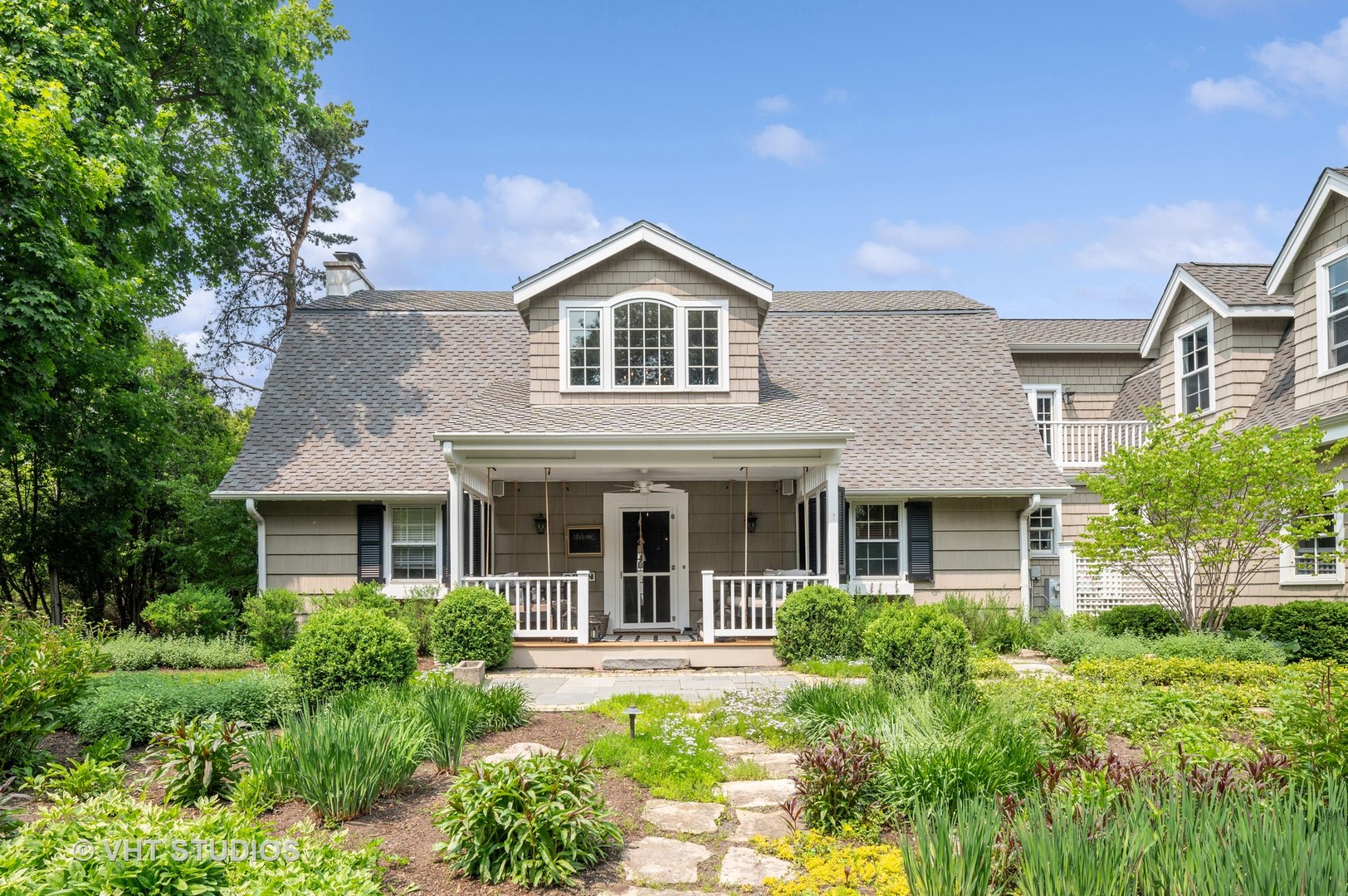 730 Glenview Road Glenview, IL 60025 - Photo 4 of 45 a front view of house with yard and green space