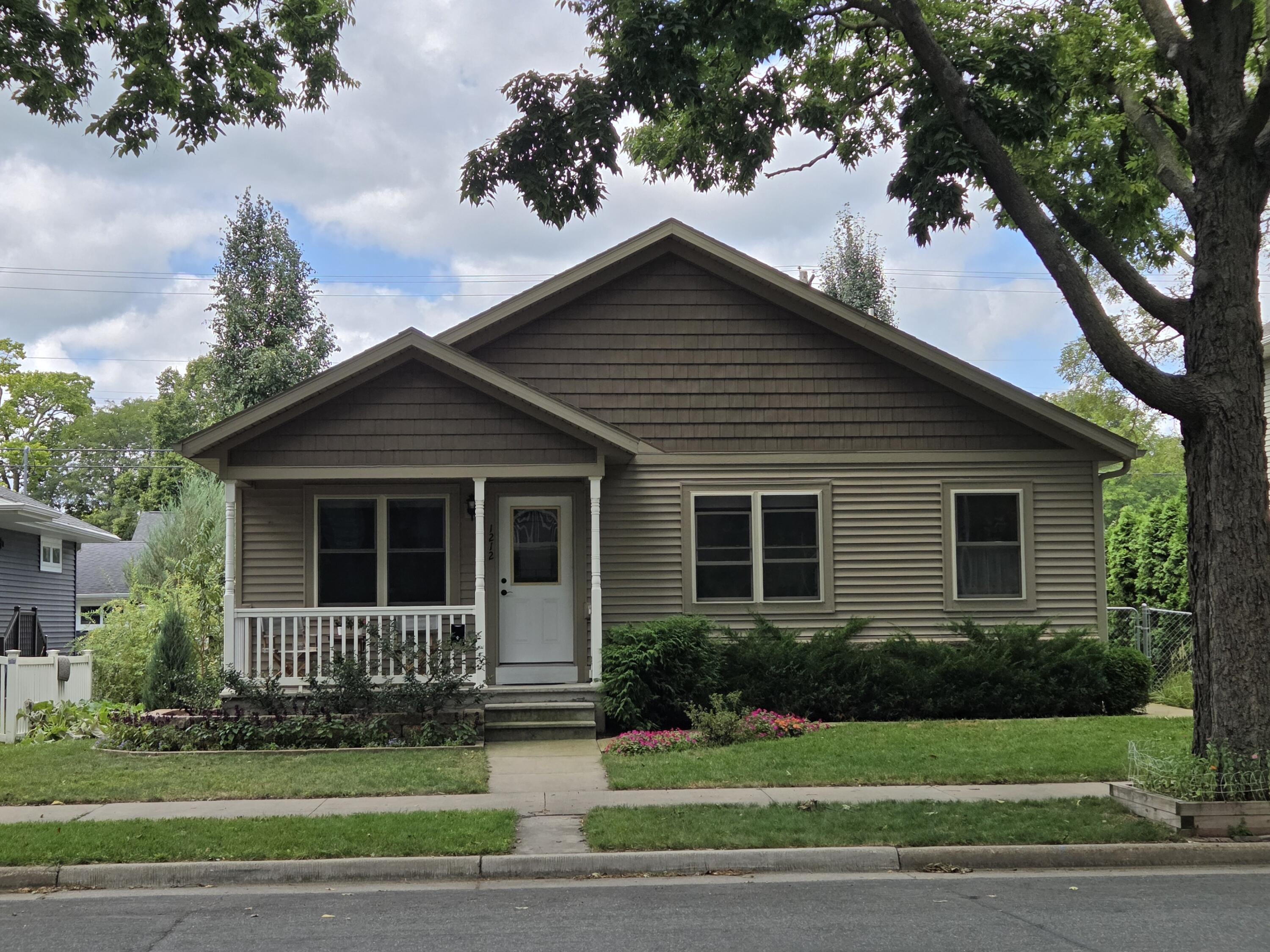 1212 7th Street South La Crosse, WI 54601 - Photo 36 of 37 1212 7th St-Summer