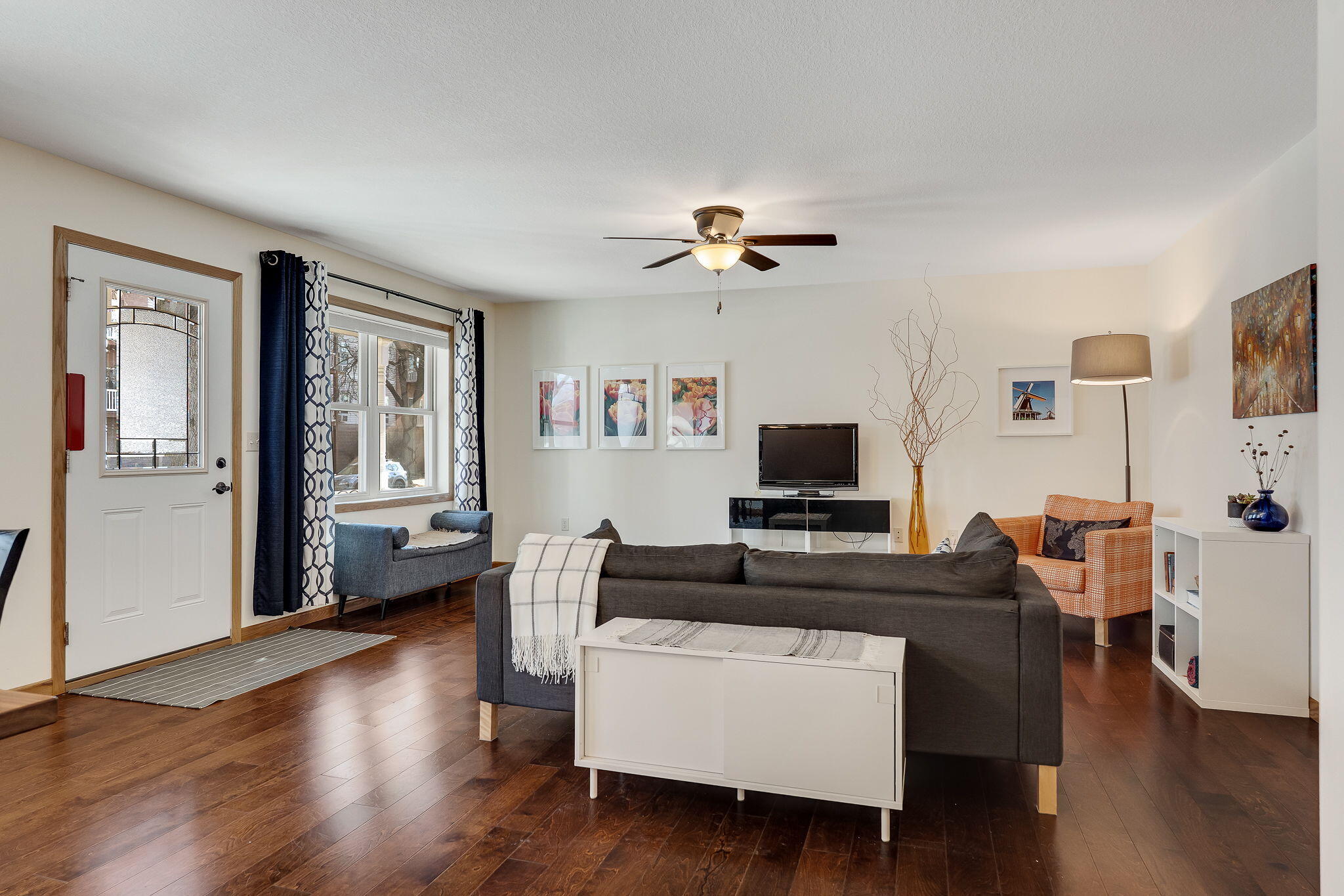 1212 7th Street South La Crosse, WI 54601 - Photo 5 of 37 Living Room
