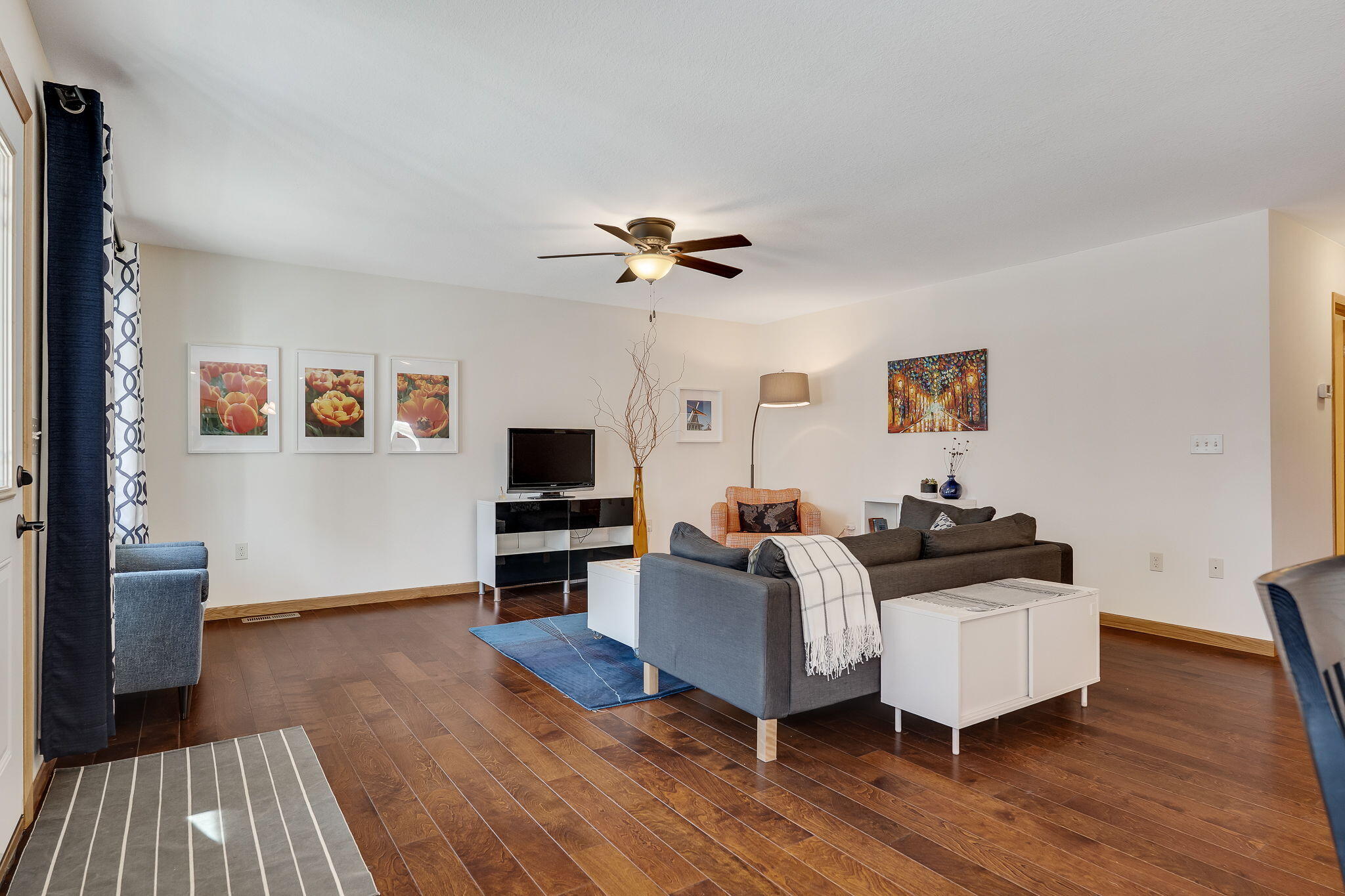 1212 7th Street South La Crosse, WI 54601 - Photo 6 of 37 Living Room