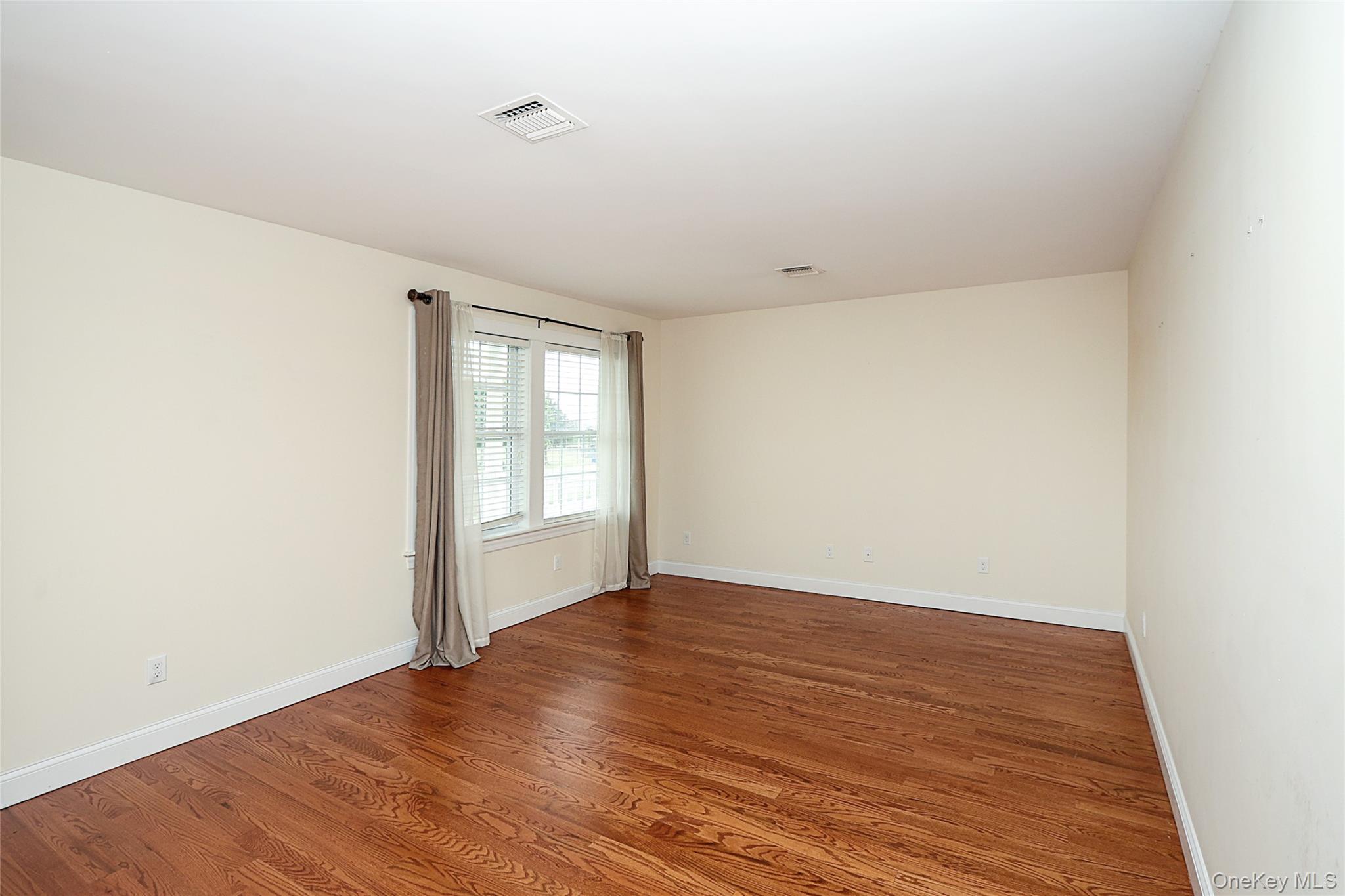 370 Rider Avenue Patchogue, NY 11772 - Photo 9 of 40