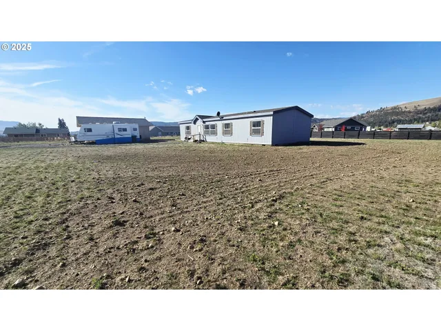 a view of room with an outdoor space