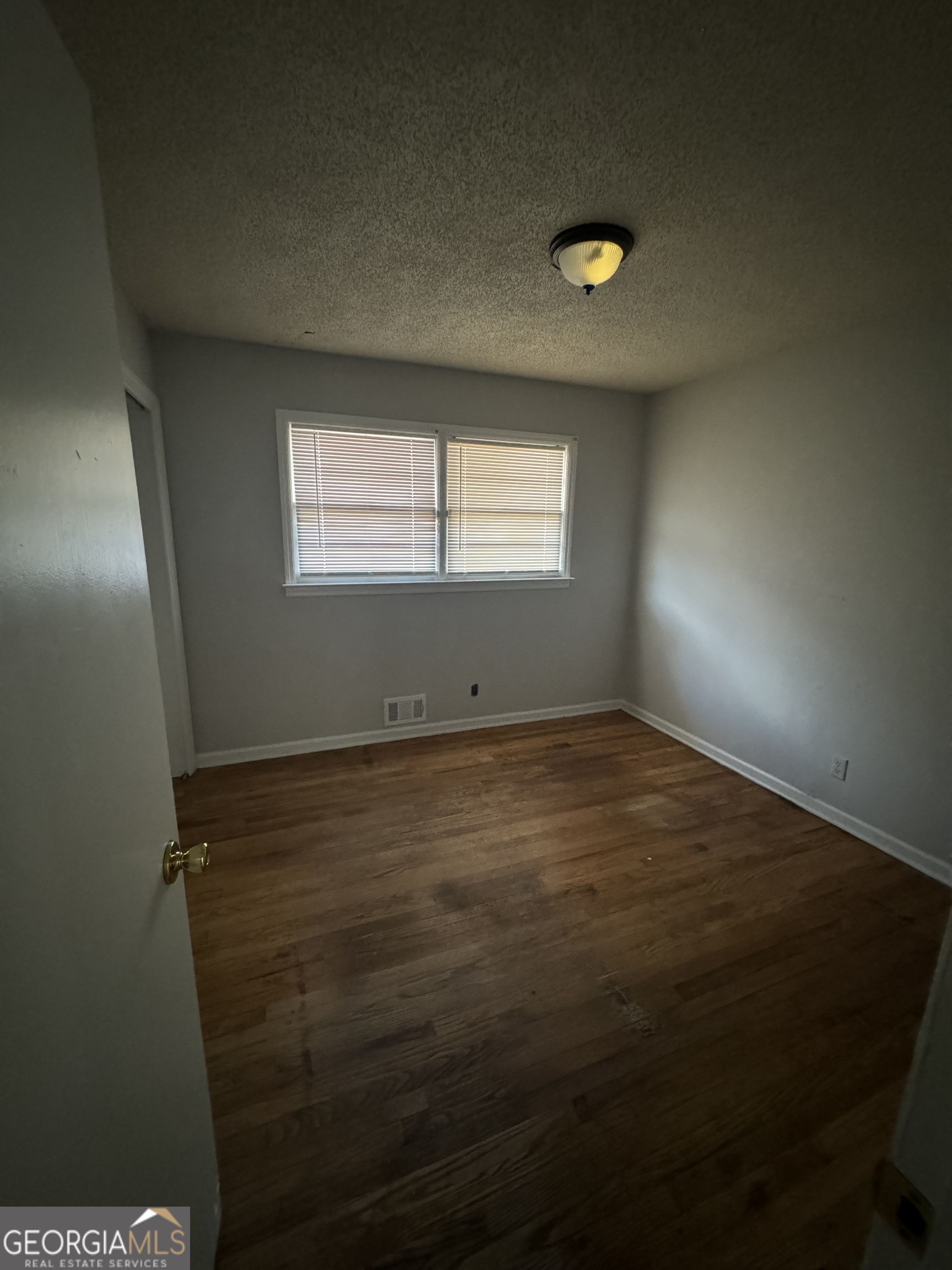 4367 Pharr Avenue Macon, GA 31210 - Photo 9 of 12 an empty room with a window
