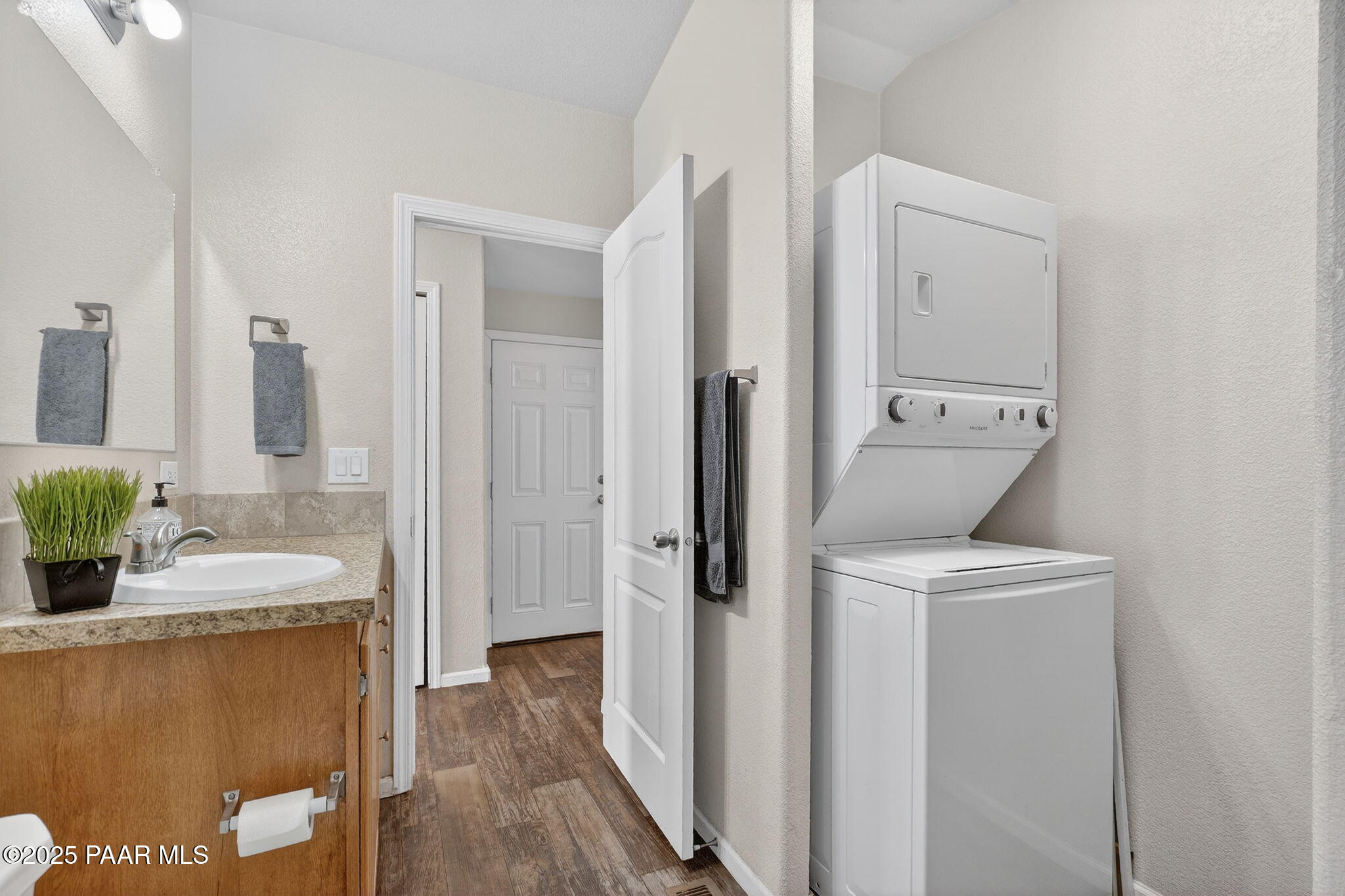 2690 West Pilots Rest Paulden, AZ 86334 - Photo 10 of 16 BATHROOM 1