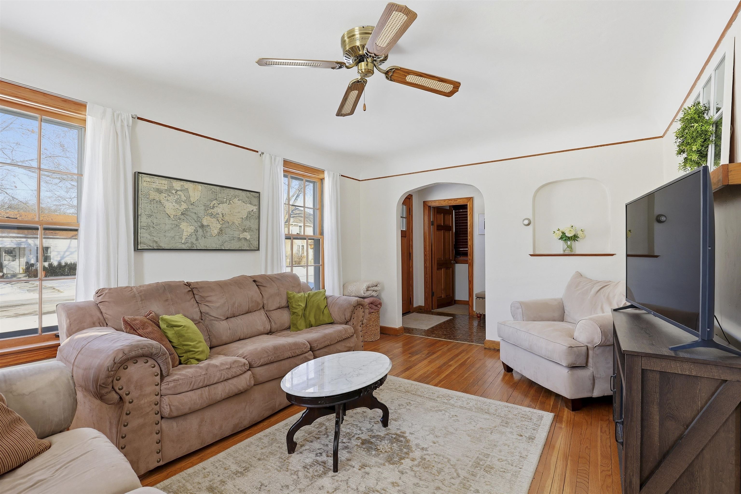 603 East Goodall Street Appleton, WI 54915 - Photo 3 of 26