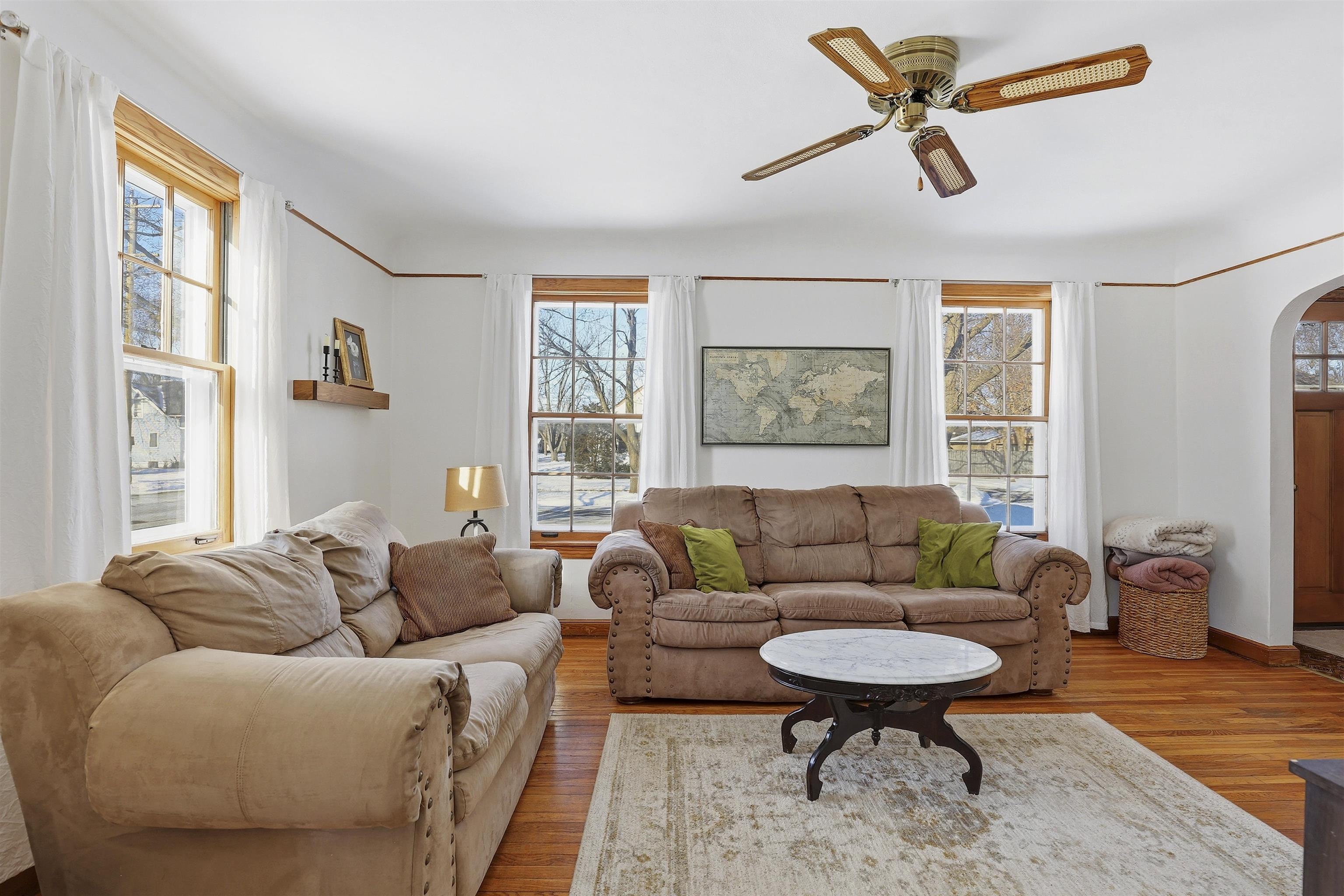 603 East Goodall Street Appleton, WI 54915 - Photo 4 of 26