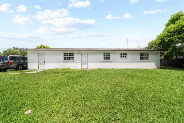 a front view of house with yard