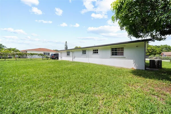 a front view of house with yard