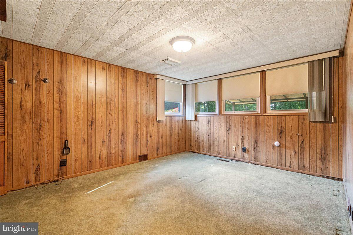 507 Sutherland Road Trenton, NJ 08618 - Photo 3 of 29