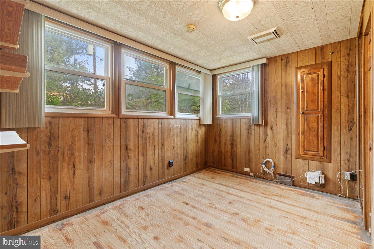 507 Sutherland Road Trenton, NJ 08618 - Photo 4 of 29