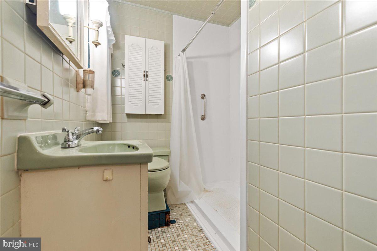 507 Sutherland Road Trenton, NJ 08618 - Photo 5 of 29