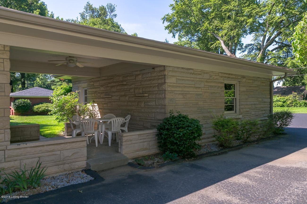 718 Wicklow Road Louisville, KY 40207 - Photo 3 of 27 3