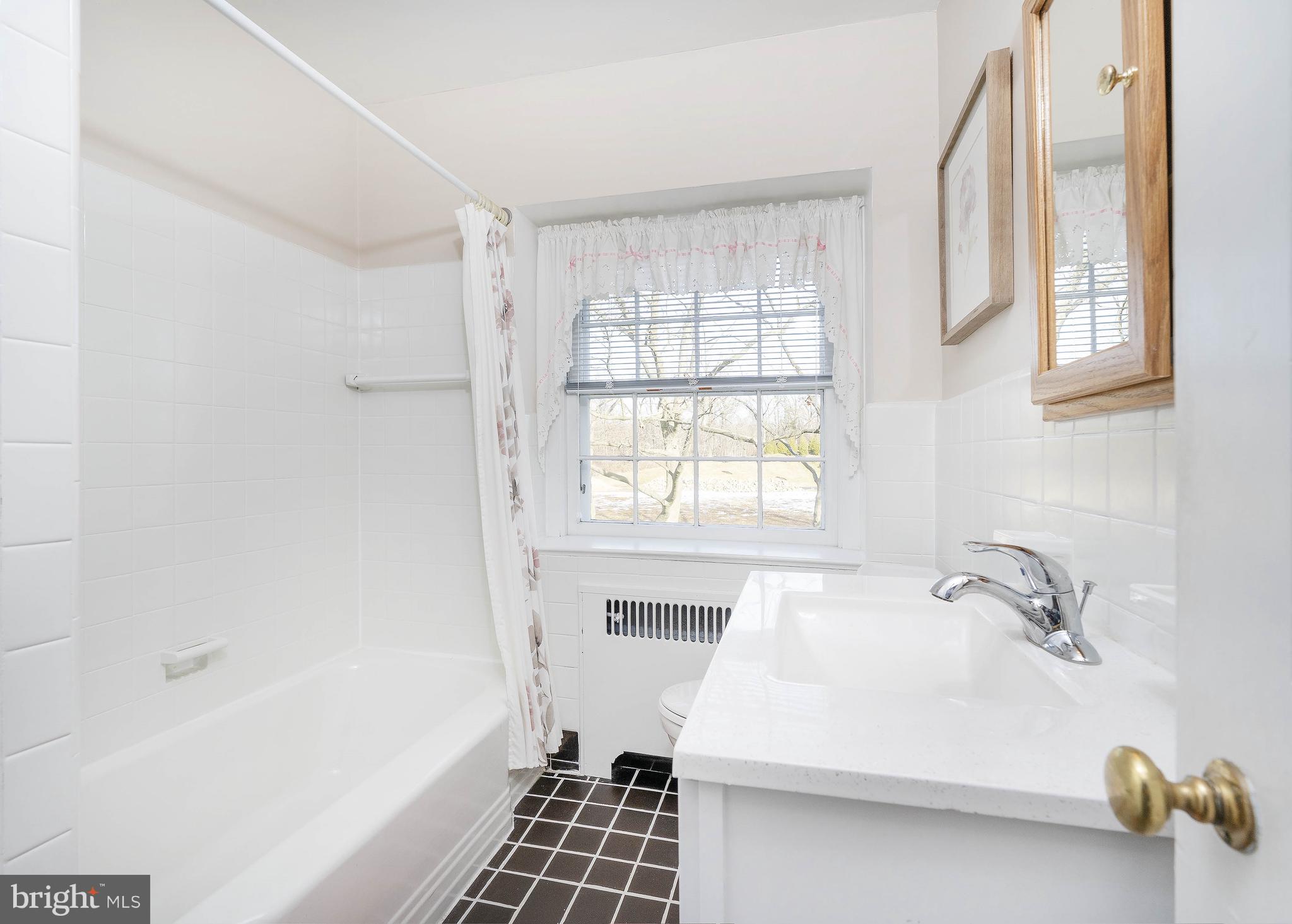 1006 Kent Road Greenville, DE 19807 - Photo 25 of 33 Upper Level Shared Full Bath