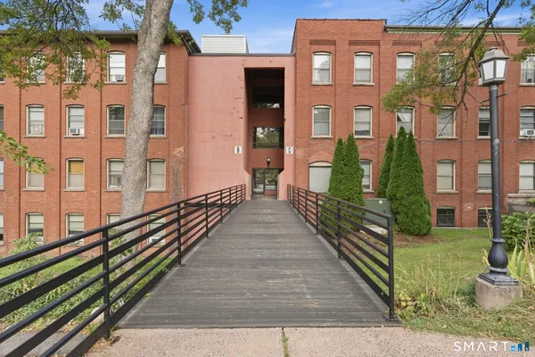 $1,900 | 222 Williams Street East, Unit 228, Glastonbury, CT 06033