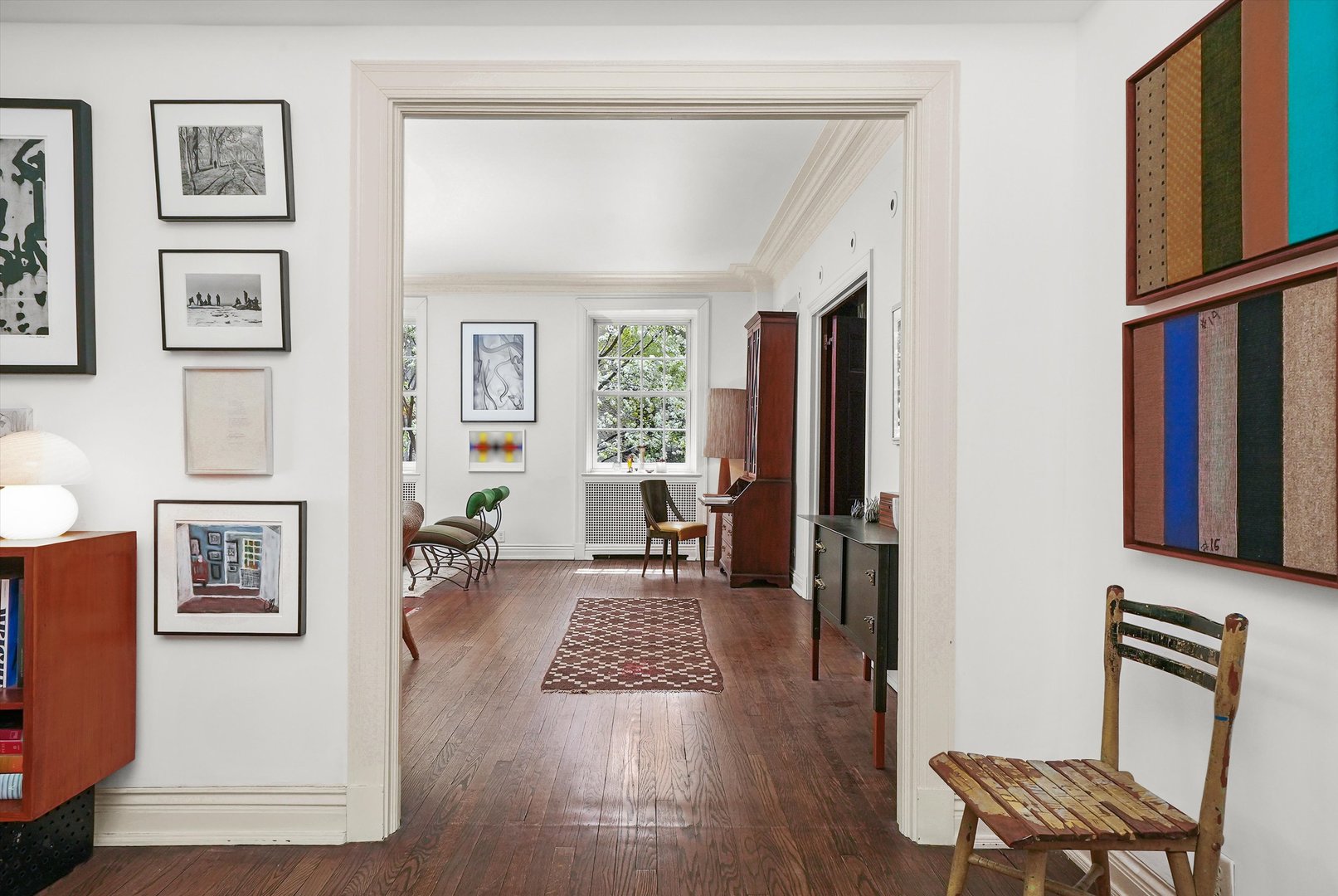 232 East Walton Place, Unit 3W Chicago, IL 60611 - Photo 5 of 50 a living room with furniture a rug and a window