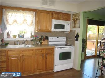16 Dawn Road Levittown, PA 19056 - Photo 4 of 12 Kitchen