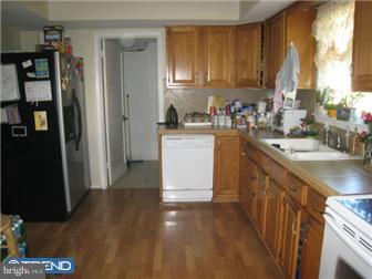 16 Dawn Road Levittown, PA 19056 - Photo 6 of 12 Kitchen