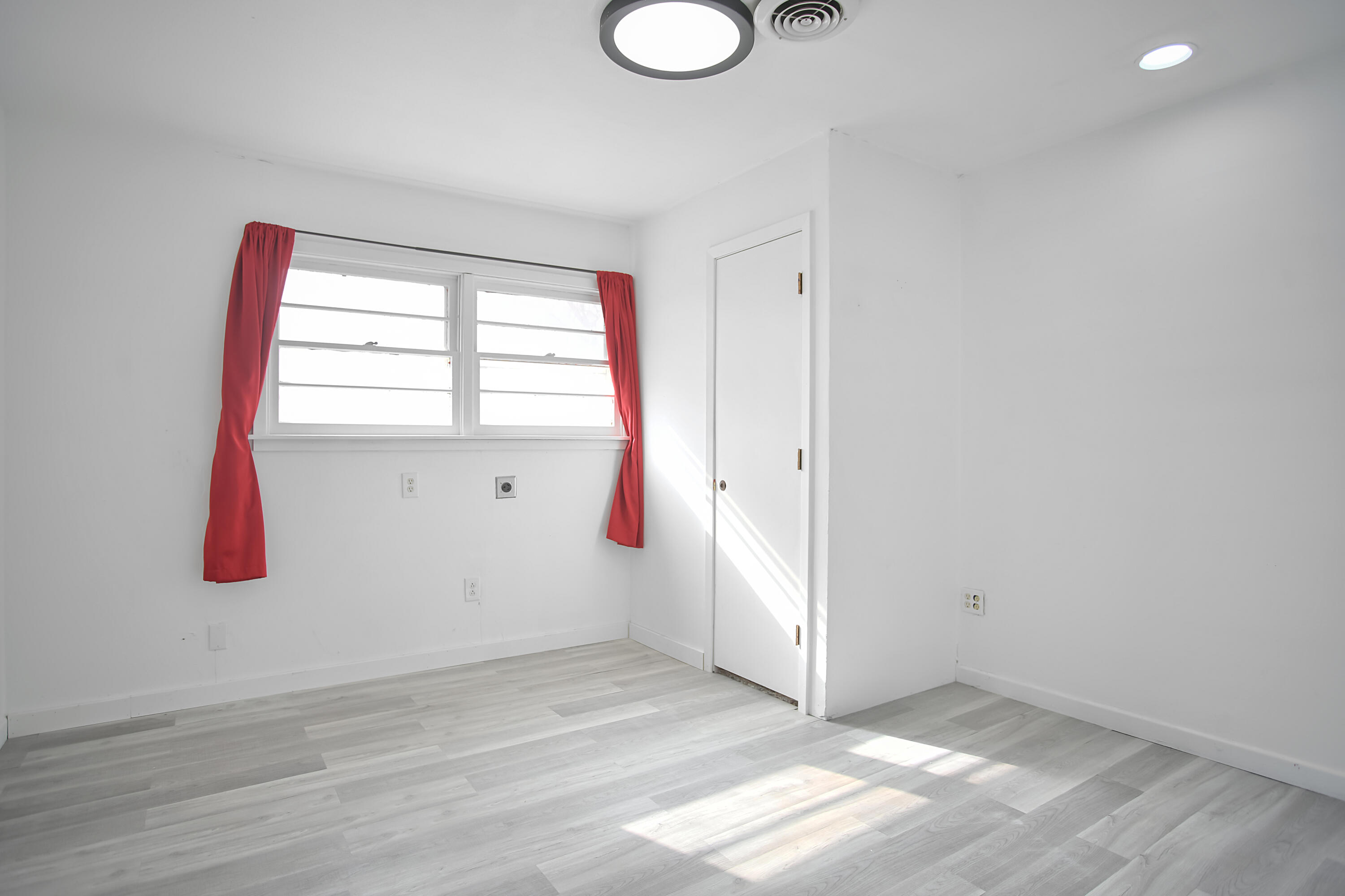 2801 52nd Street Lubbock, TX 79413 - Photo 18 of 34 wooden floor in an empty room with a window