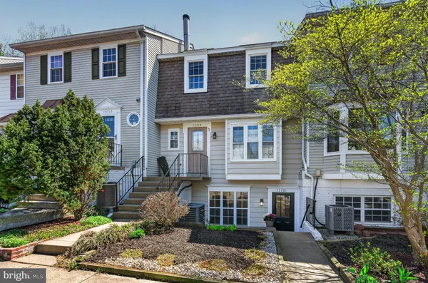 $375,000 | 13721 Flowing Brook Court, Chantilly, VA 20151