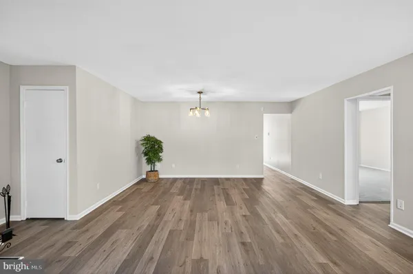 $375,000 | 13721 Flowing Brook Court, Chantilly, VA 20151