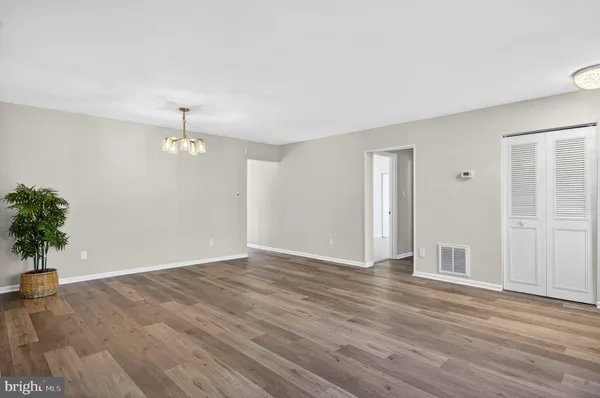 $375,000 | 13721 Flowing Brook Court, Chantilly, VA 20151