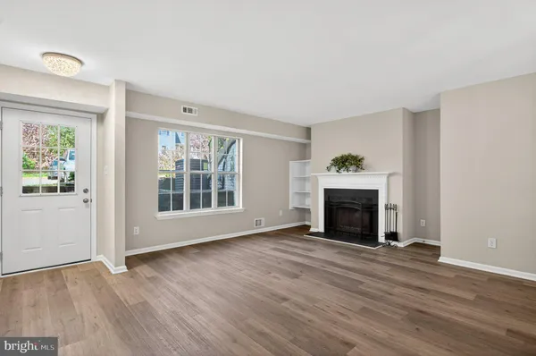 $375,000 | 13721 Flowing Brook Court, Chantilly, VA 20151