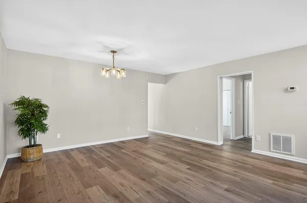 $375,000 | 13721 Flowing Brook Court, Chantilly, VA 20151