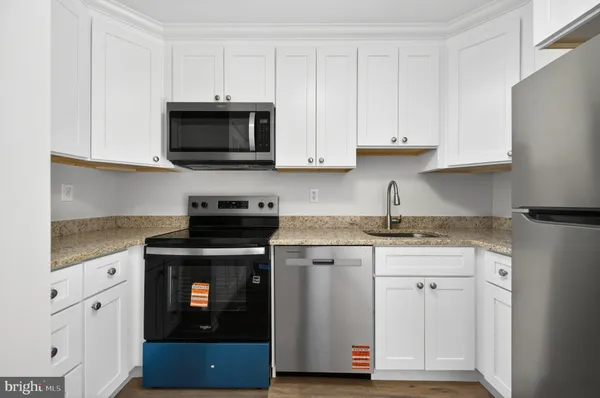 $375,000 | 13721 Flowing Brook Court, Chantilly, VA 20151