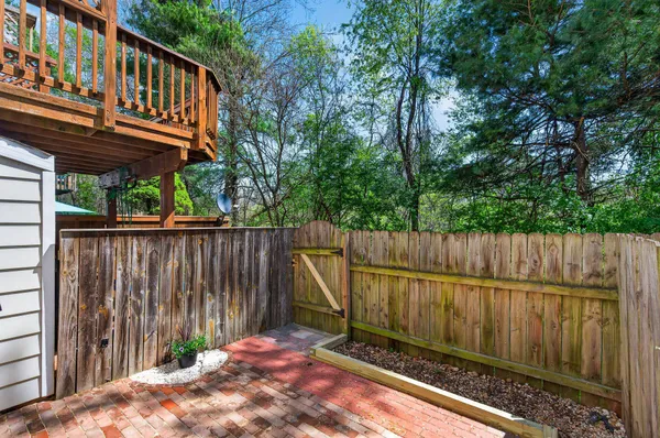 $375,000 | 13721 Flowing Brook Court, Chantilly, VA 20151