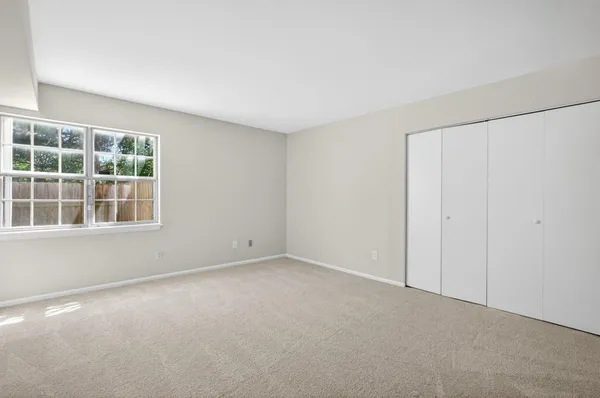 $375,000 | 13721 Flowing Brook Court, Chantilly, VA 20151