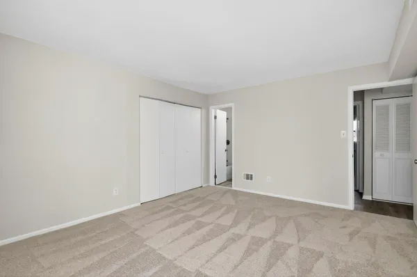 $375,000 | 13721 Flowing Brook Court, Chantilly, VA 20151