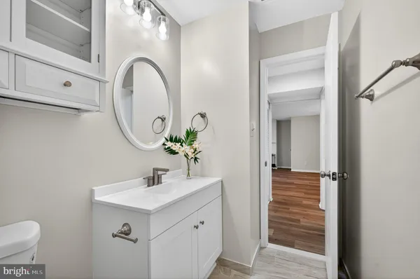 $375,000 | 13721 Flowing Brook Court, Chantilly, VA 20151