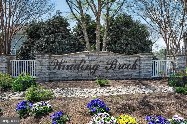 $375,000 | 13721 Flowing Brook Court, Chantilly, VA 20151
