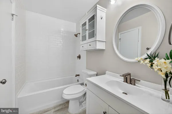 $375,000 | 13721 Flowing Brook Court, Chantilly, VA 20151