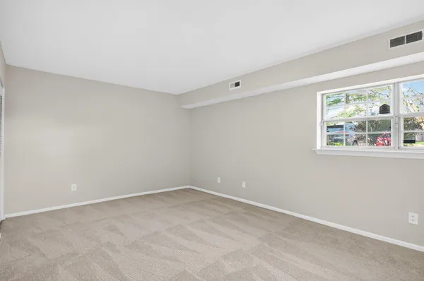 $375,000 | 13721 Flowing Brook Court, Chantilly, VA 20151