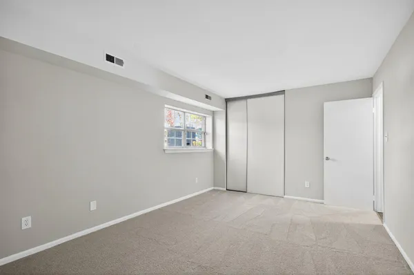 $375,000 | 13721 Flowing Brook Court, Chantilly, VA 20151
