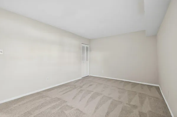 $375,000 | 13721 Flowing Brook Court, Chantilly, VA 20151