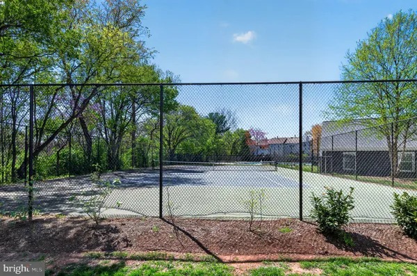 $375,000 | 13721 Flowing Brook Court, Chantilly, VA 20151