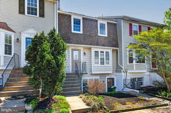 $375,000 | 13721 Flowing Brook Court, Chantilly, VA 20151