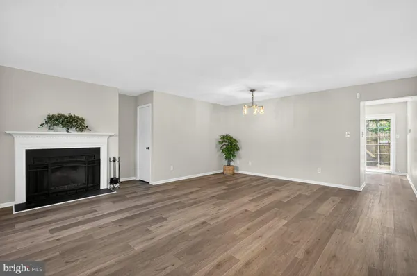 $375,000 | 13721 Flowing Brook Court, Chantilly, VA 20151