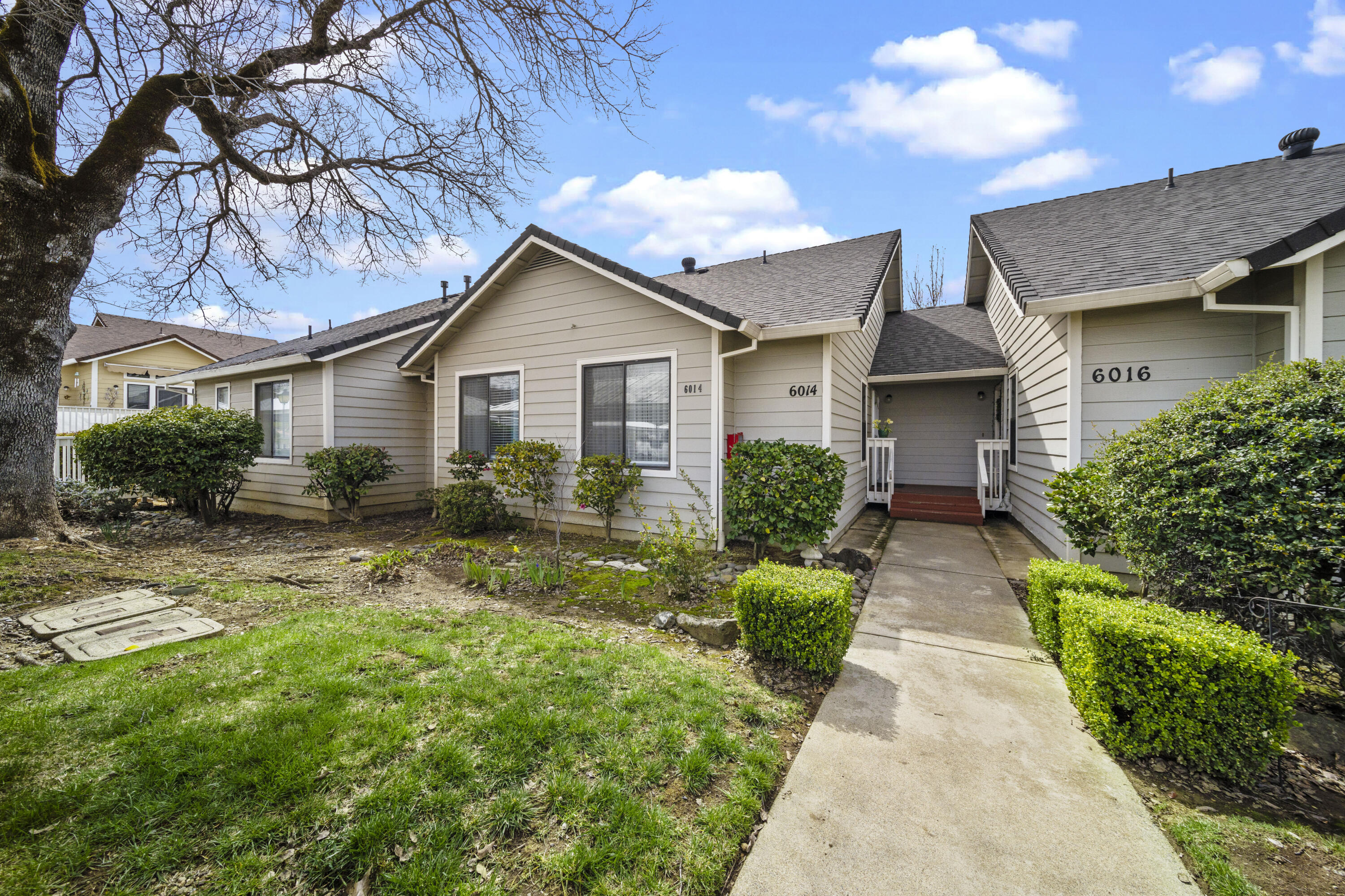 6014 Mid Drive Trail Redding, CA 96003 - Photo 3 of 15 a front view of house with yard and green space